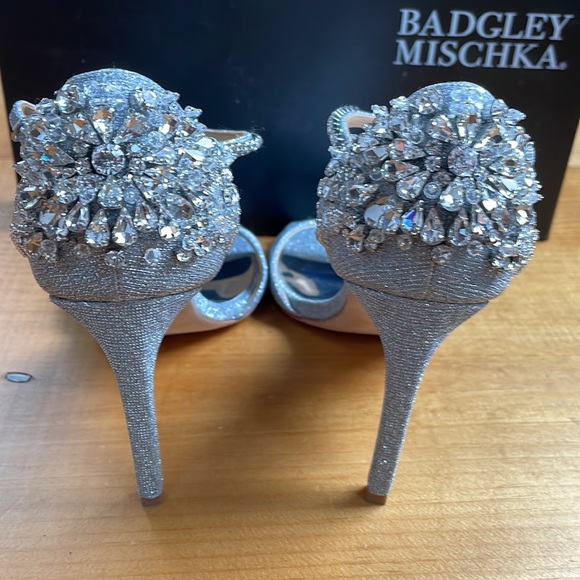 Badgley Mischka Satin Stiletto Heels, Size 6 - Picture 4 of 15